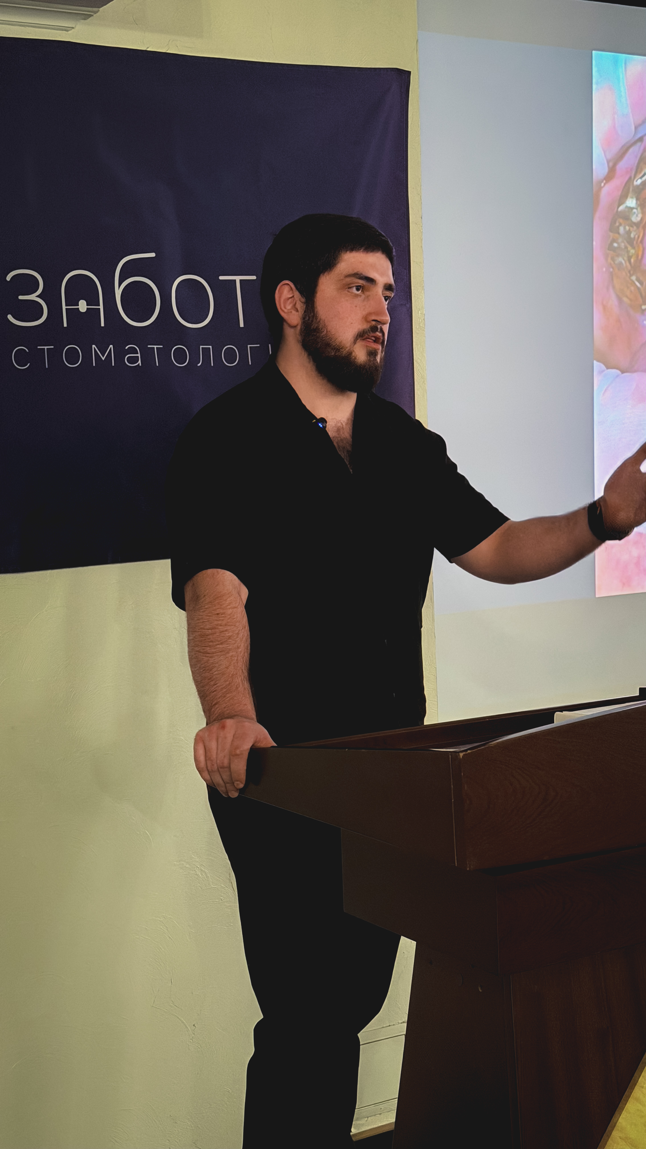 Стоматолог-хирург и имплантолог стоматологического центра "Забота" в Тюменской слободе